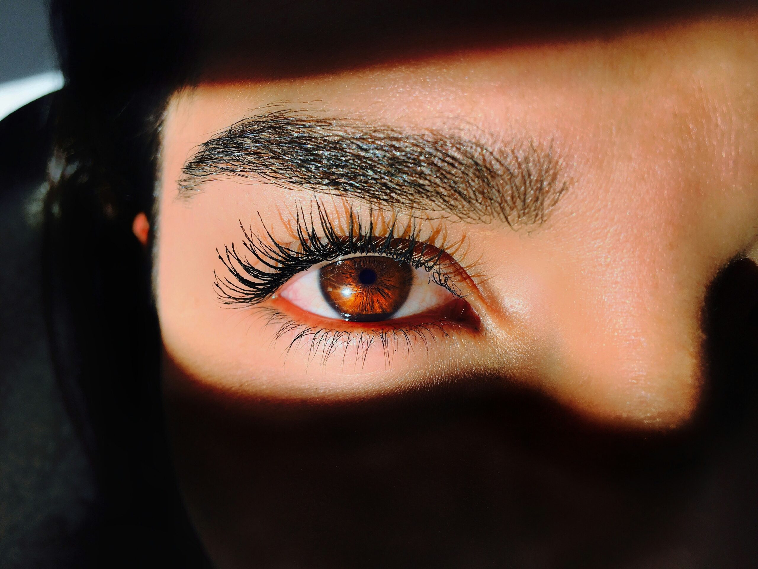 Top Eyebrow Shaping Trends You’ll Love in 2025